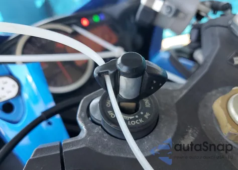 2015 Suzuki Gsx-R600 из США, поврежденный, VIN JS1GN7FA9F2101005